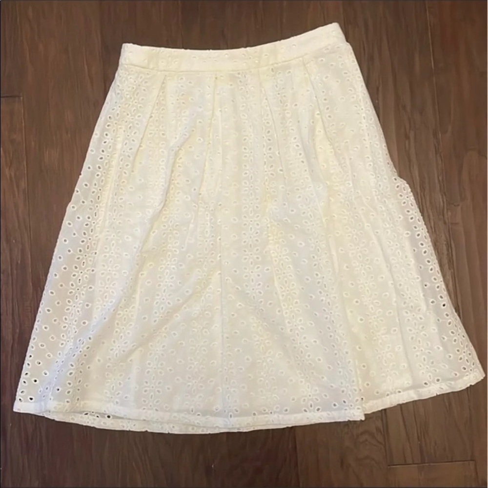 NWOT Saks Fifth Avenue fully lined eyelet lace midi skirt sz 2